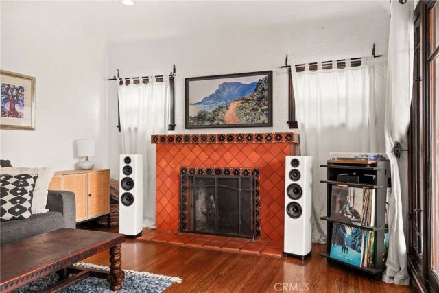 11232 Oxnard Street, North Hollywood, CA 91606
