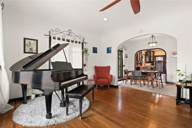 11232 Oxnard Street, North Hollywood, CA 91606