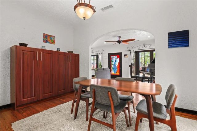 11232 Oxnard Street, North Hollywood, CA 91606