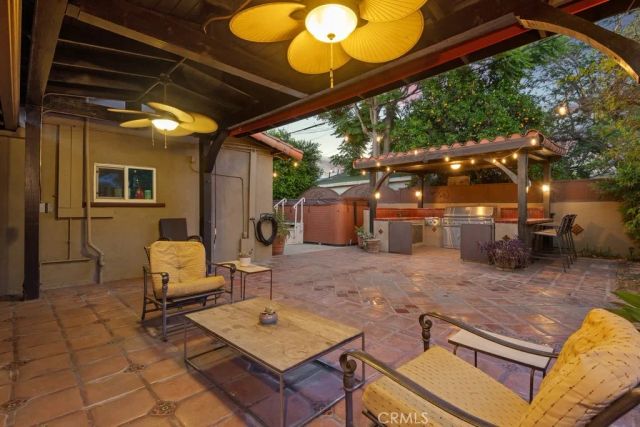 11232 Oxnard Street, North Hollywood, CA 91606