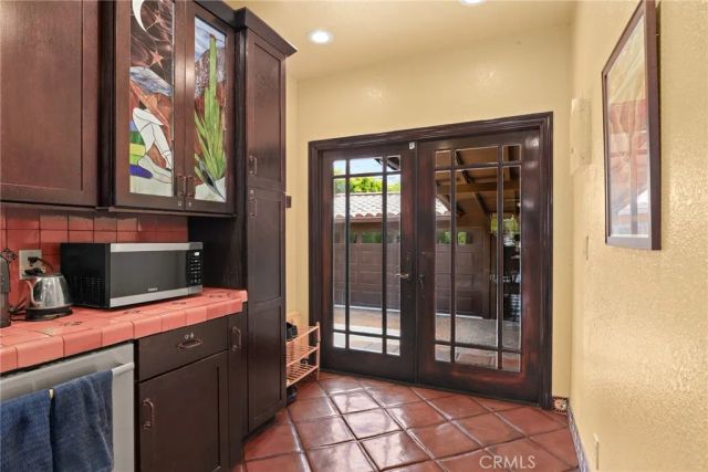 11232 Oxnard Street, North Hollywood, CA 91606