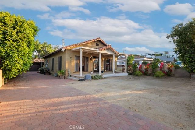 11232 Oxnard Street, North Hollywood, CA 91606
