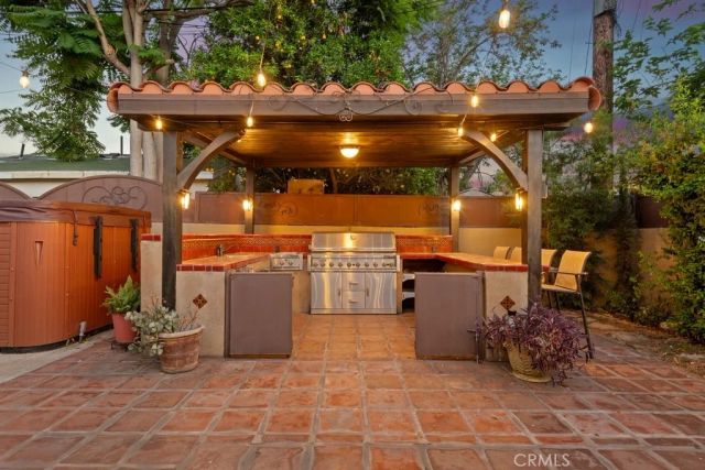 11232 Oxnard Street, North Hollywood, CA 91606