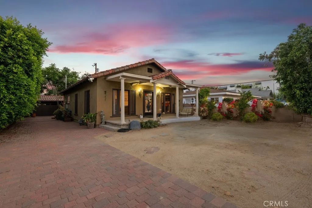 11232 Oxnard Street, North Hollywood, CA 91606
