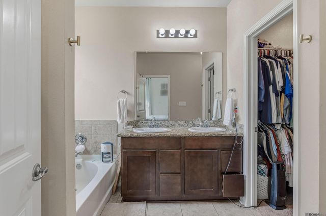 11464 Legacy Oaks Ln, Gonzales, LA 70737