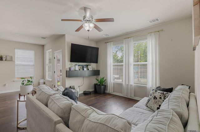 11464 Legacy Oaks Ln, Gonzales, LA 70737