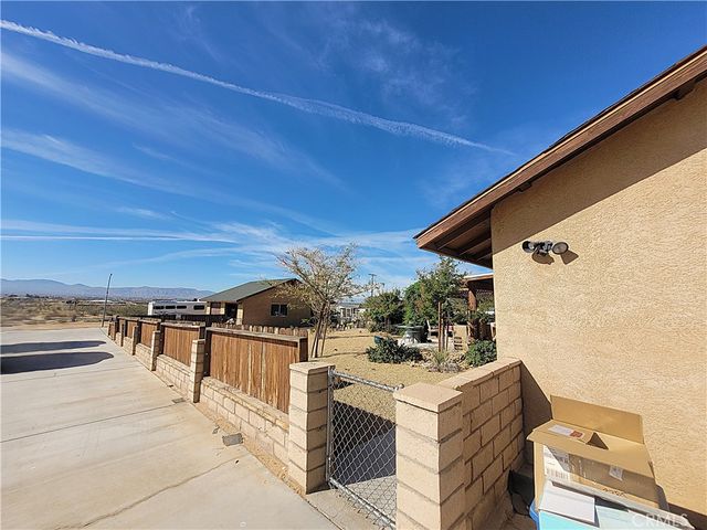 23677 Cahuilla, Apple Valley, CA 92307