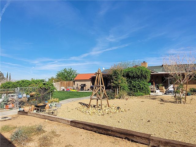 23677 Cahuilla, Apple Valley, CA 92307