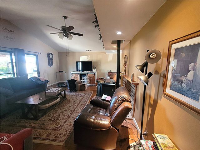 23677 Cahuilla, Apple Valley, CA 92307