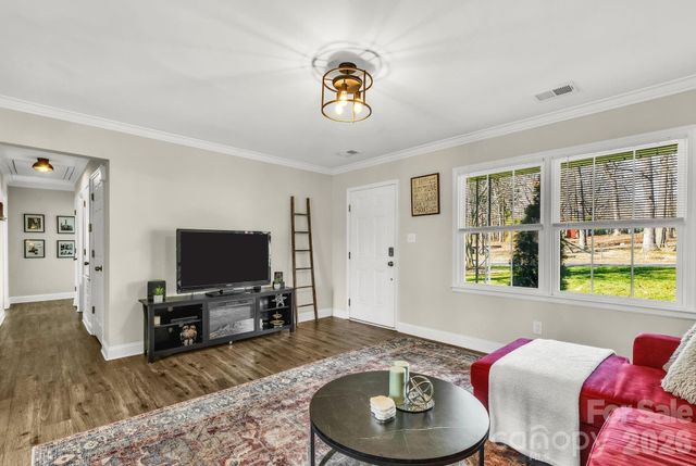 10305 Starwood Drive, Charlotte, NC 28215