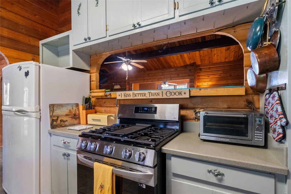 Image 10 of property listing at 19 Canoe Court, Jemez Springs, NM 87025