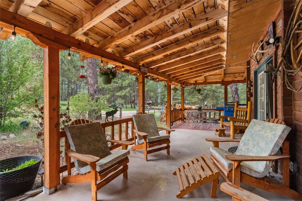 Image 3 of property listing at 19 Canoe Court, Jemez Springs, NM 87025
