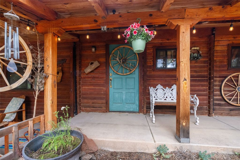 Image 4 of property listing at 19 Canoe Court, Jemez Springs, NM 87025