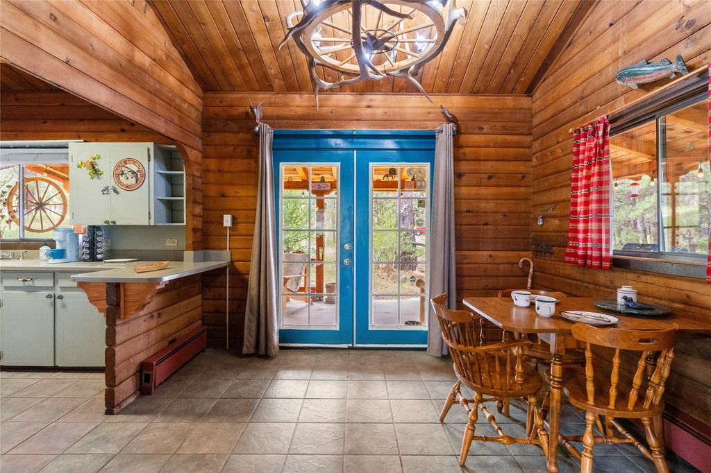 Image 6 of property listing at 19 Canoe Court, Jemez Springs, NM 87025