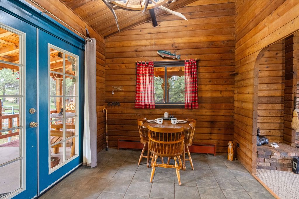 Image 7 of property listing at 19 Canoe Court, Jemez Springs, NM 87025