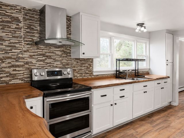 4 Linden Ct, New Bedford, MA 02740