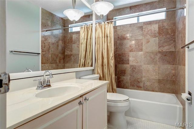 501 Clayworth Drive, Ballwin, MO 63011