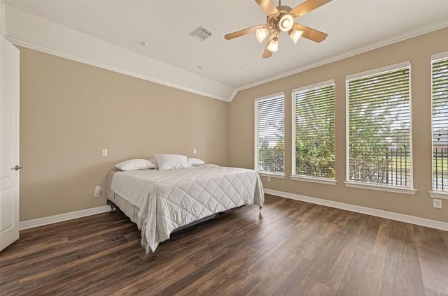 2562 Estrada Drive, League City, TX 77573