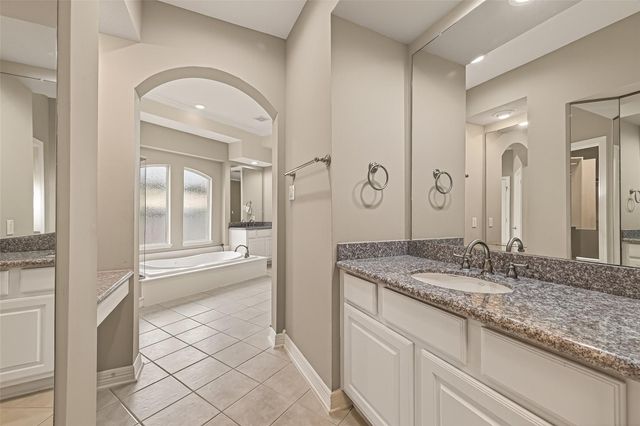 2562 Estrada Drive, League City, TX 77573