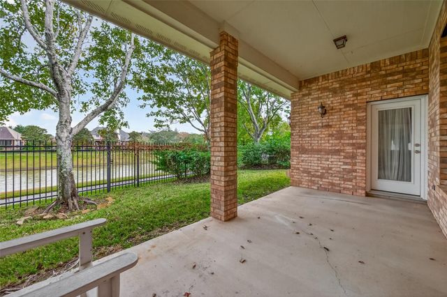 2562 Estrada Drive, League City, TX 77573