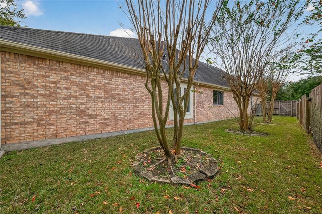 2562 Estrada Drive, League City, TX 77573