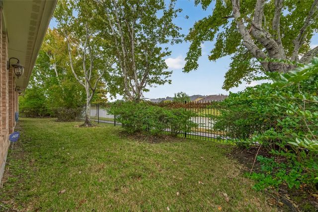 2562 Estrada Drive, League City, TX 77573