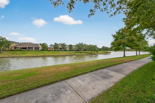 2562 Estrada Drive, League City, TX 77573