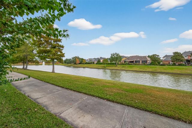 2562 Estrada Drive, League City, TX 77573