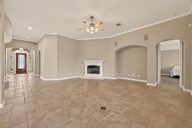 2562 Estrada Drive, League City, TX 77573