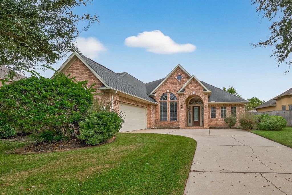 2562 Estrada Drive, League City, TX 77573