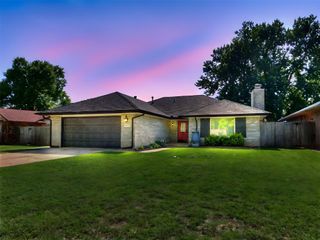 1813 Bonnycastle Lane, Yukon, OK 73099