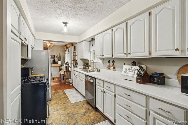 5338 King Road, Howell, MI 48843