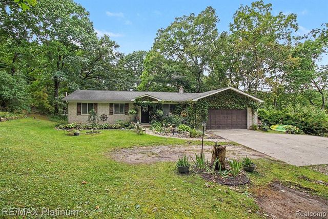 5338 King Road, Howell, MI 48843