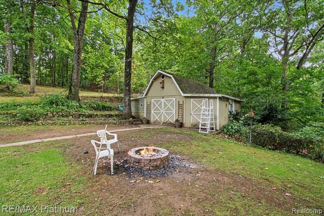 5338 King Road, Howell, MI 48843