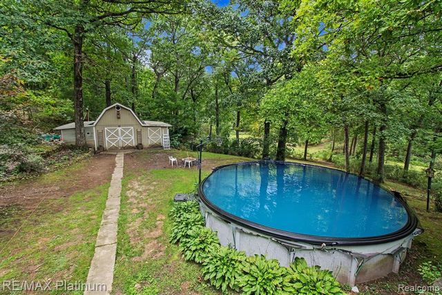 5338 King Road, Howell, MI 48843
