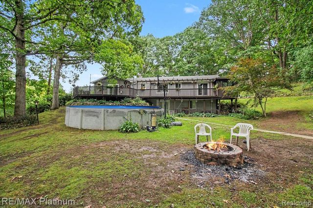 5338 King Road, Howell, MI 48843