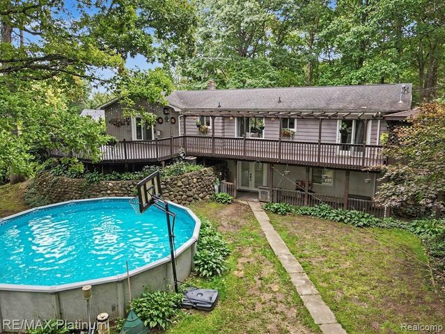 5338 King Road, Howell, MI 48843