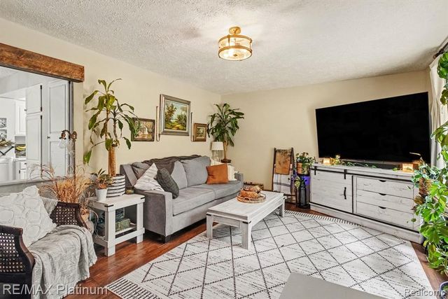 5338 King Road, Howell, MI 48843