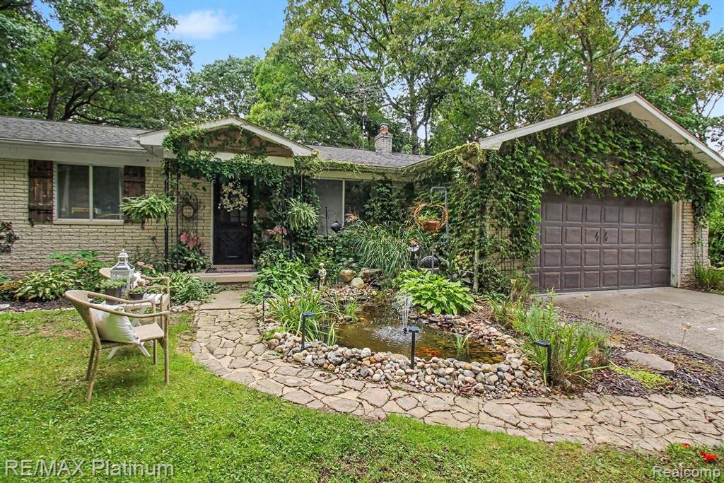 5338 King Road, Howell, MI 48843