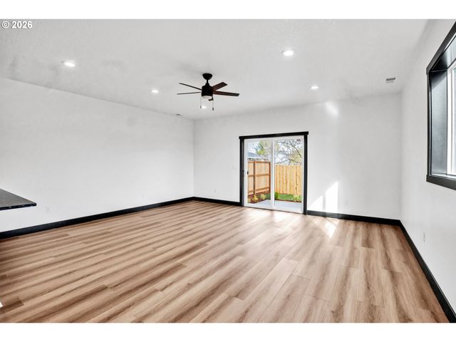 720 S 8TH Ave, Cornelius, OR 97113