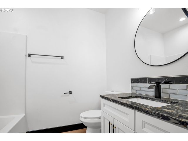 720 S 8TH Ave, Cornelius, OR 97113