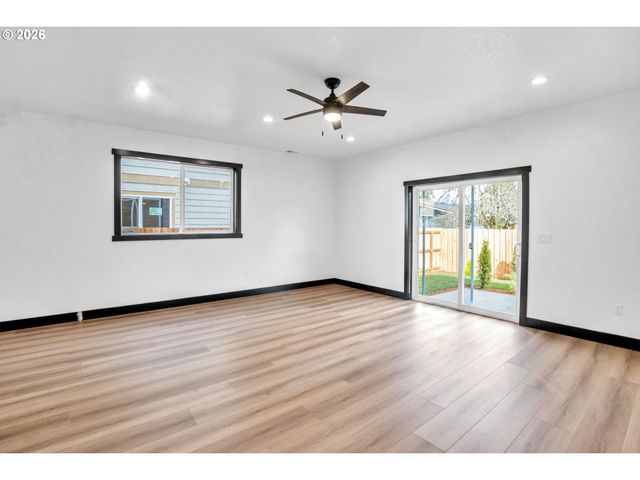 720 S 8TH Ave, Cornelius, OR 97113