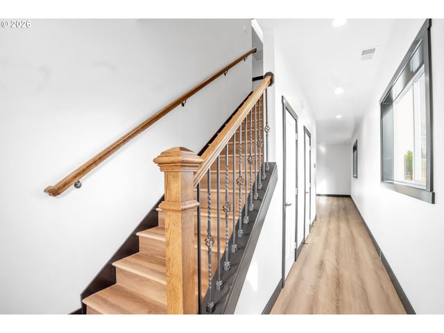 720 S 8TH Ave, Cornelius, OR 97113