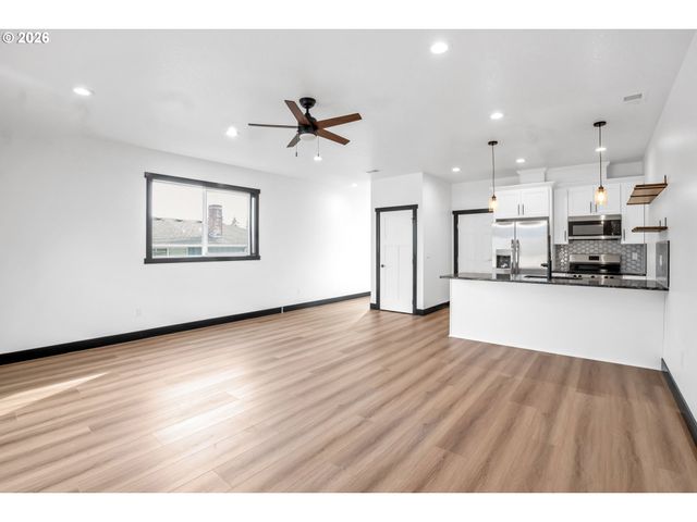 720 S 8TH Ave, Cornelius, OR 97113