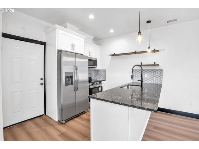 720 S 8TH Ave, Cornelius, OR 97113