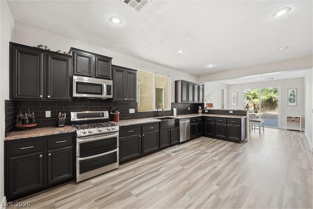 7916 Flat Creek Street, Las Vegas, NV 89131