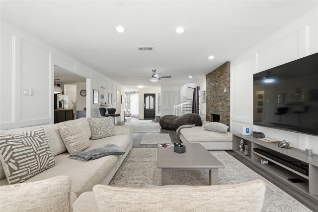 1627 N Hearthside Drive, Richmond, TX 77406