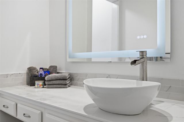 1627 N Hearthside Drive, Richmond, TX 77406