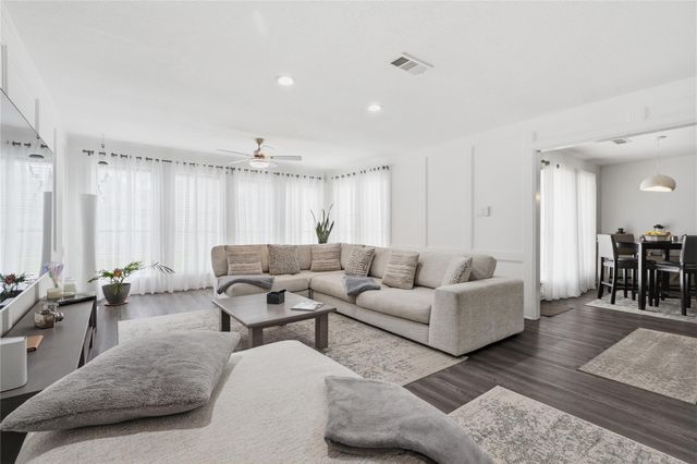 1627 N Hearthside Drive, Richmond, TX 77406