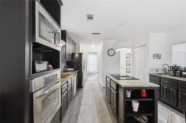 1627 N Hearthside Drive, Richmond, TX 77406